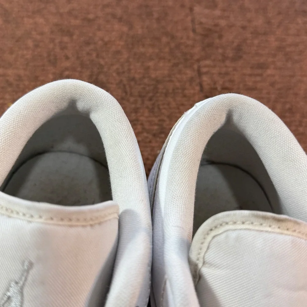 Nike Air Jordan 1 Low Triple White Mens Sneakers 553558-105 Size 9.5 gently used